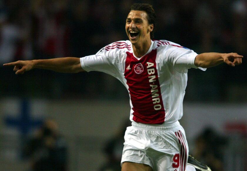 AJAX AMSTERDAM PLAYER ZLATAN CELEBRATES HIS 1 - 0 IN THE CHAMPIONS
LEAGUE GROUP D MATCH AGAINST FRENCH OLYMPIQUE LYONNAIS IN AMSTERDAM.