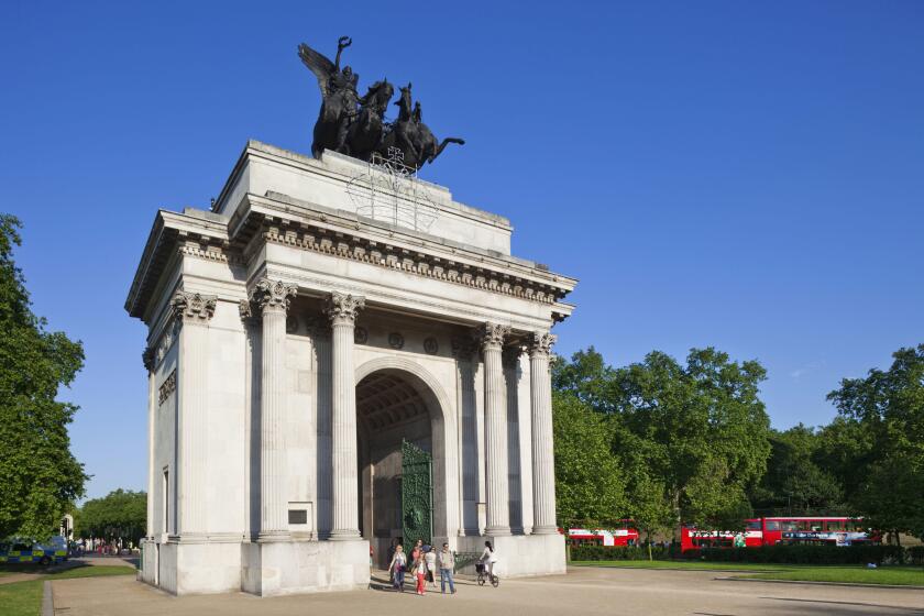 England, London, Hyde Park Corner, Wellington Arch,