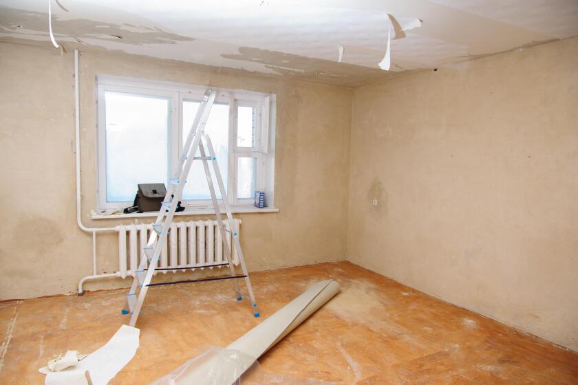 preview apartment where renovations are taking place with the processing of all surfaces