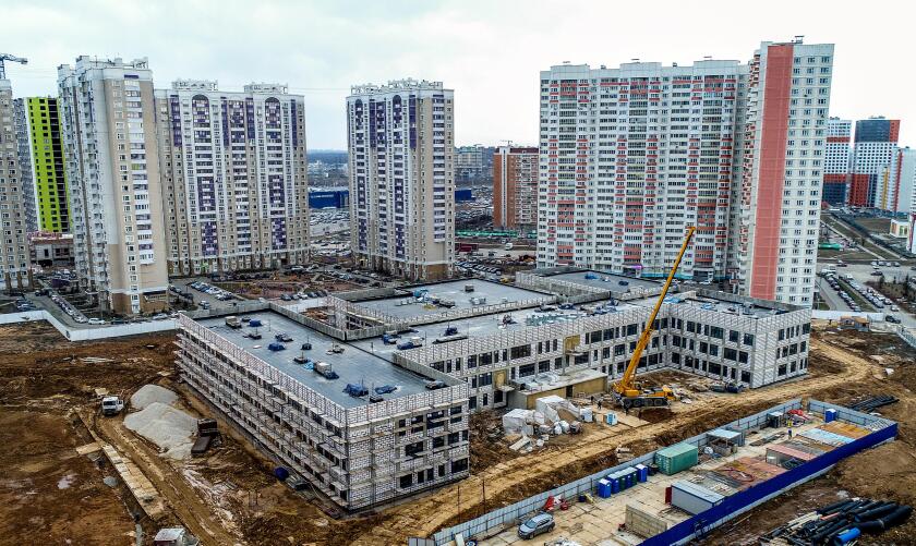 Khimki, Russia. 10th Apr, 2018. MOSCOW REGION, RUSSIA - APRIL 10, 2018: An aerial view of the construction site of the Levoberezhny, 71 residential complex of the PIK Group real estate developer in the town of Khimki. Valery Sharifulin/TASS Credit: ITAR-T