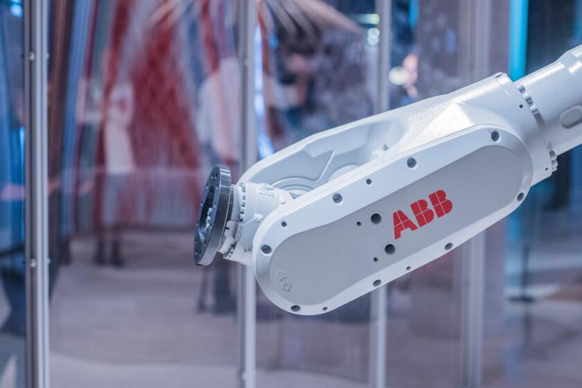 Kensington, London, UK. 17th November, 2016. Mimus by Madeline Gannon using a curious dog like robot supplied by ABB Robotics - The Design Museum has moved to Kensington High Street from its former home as an established London landmark on the banks of th