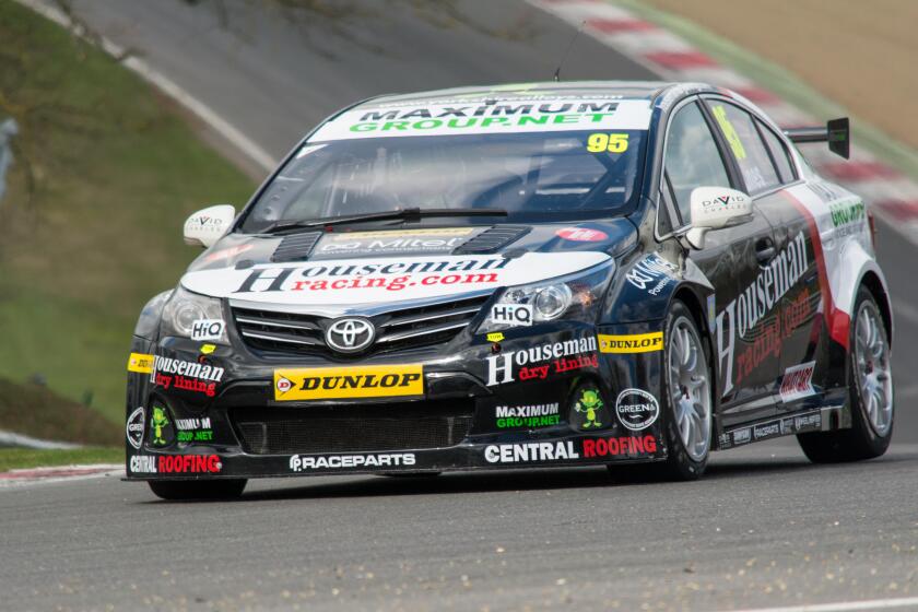 Brands Hatch, Fawkham, Longfield, UK. 5th April, 2015. Stewart Lines and Houseman Racing Toyota Avensis drives during the Dunlop MSA British Touring Car Championship at Brands Hatch. Credit:  Gergo Toth/Alamy Live News