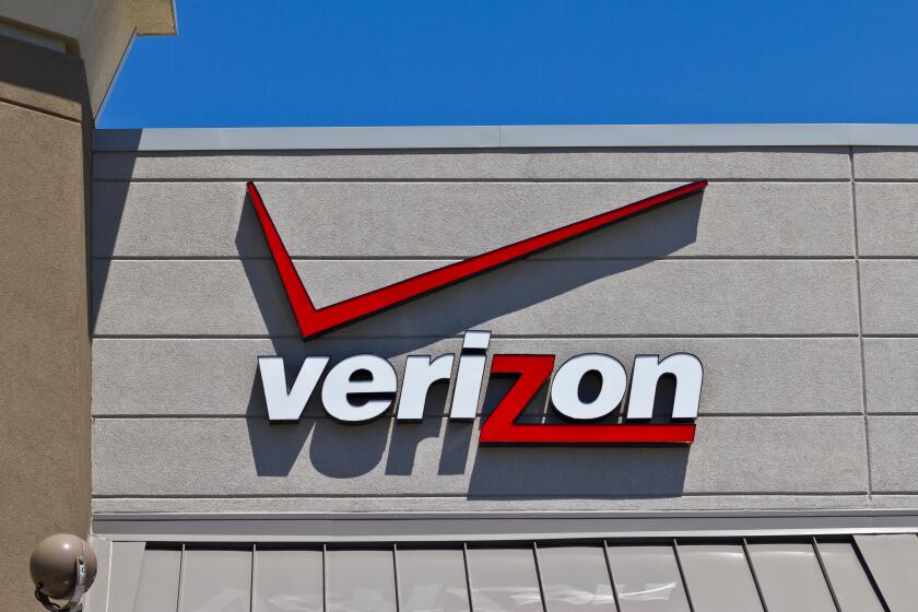 Indianapolis - Circa May 2016: Verizon Wireless Retail Location V