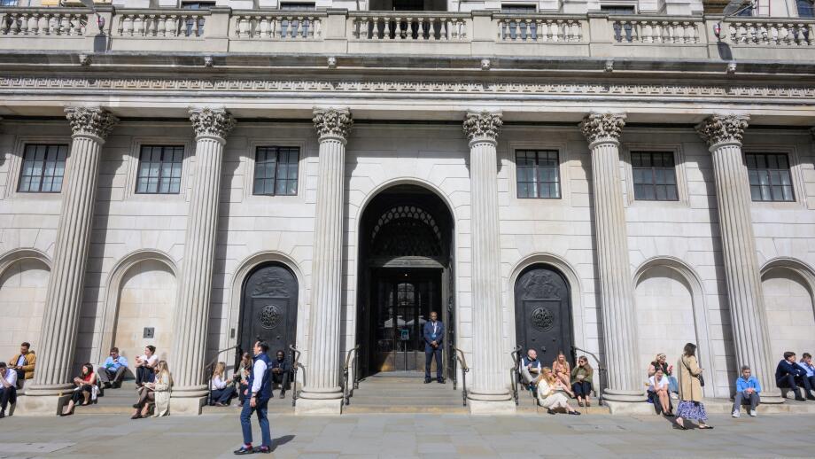 Entrance to the Bank of England on Threadneedle Street in the City of London, historic financial landmark and central banking institution.