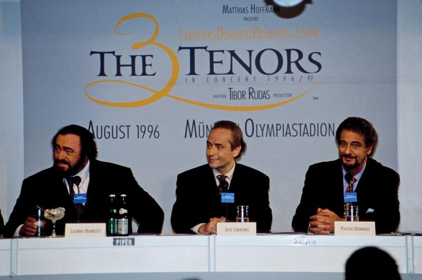 DIE DREI TENORE, Luciano Pavarotti, Jose Carreras, Placido Domingo, bei der Pressekonferenz vor dem Konzert im Munchner Olympiastadium, Deutschland, August 1996.  THE THREE TENORS,  Italian Tenor Luciano Pavarotti, Spanish Tenor Jose Carreras and Spanish 