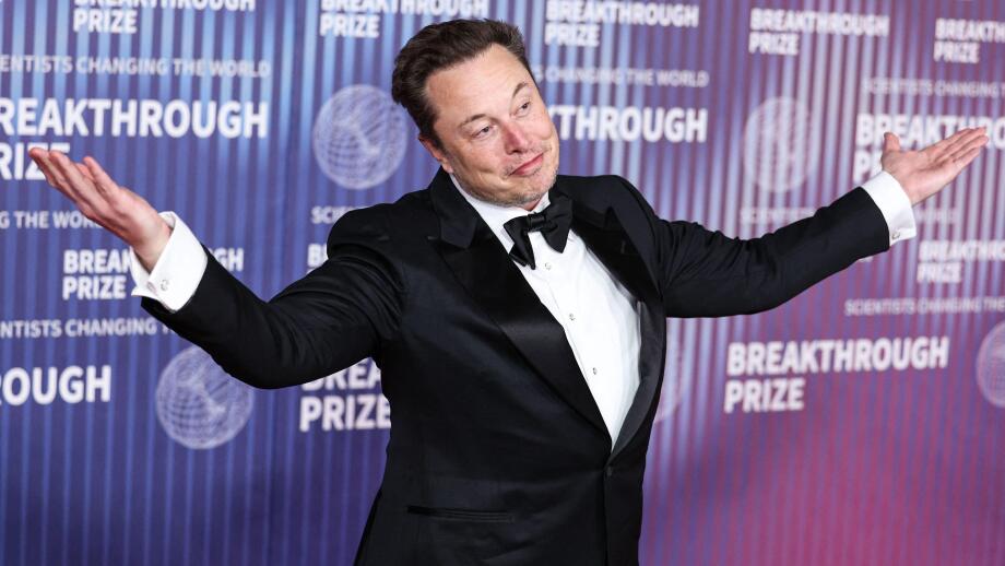 (FILE) Elon Musk Becomes World's First Trillionaire After SpaceX Goes Public. MIRACLE MILE, LOS ANGELES, CALIFORNIA, USA - APRIL 13: Chief Executive Officer (CEO) and product architect of Tesla, Inc., Founder, CEO and chief engineer of SpaceX, Owner, Chie