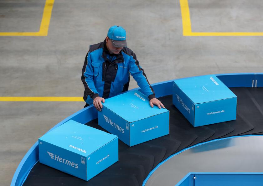 Kabelsketal, Germany. 21st Mar, 2019. An employee demonstrates the processes in the new Hermes Logistics Center. Located directly at Leipzig Airport, 200,000 consignments per day are to be sorted here over an area of around 85,000 square metres. Kabelsket