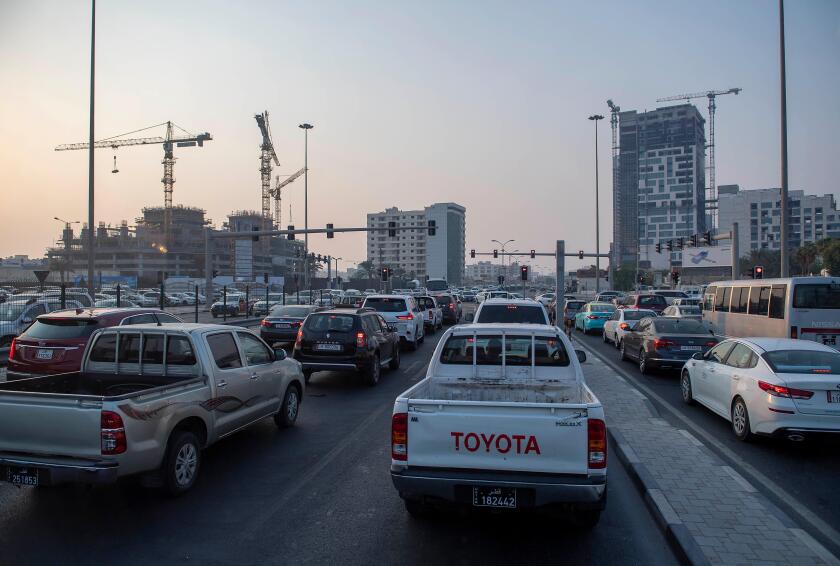 Feature, traffic on the streets in Doha / Qatar, cars, car, on 25.09.2019. | Usage worldwide
