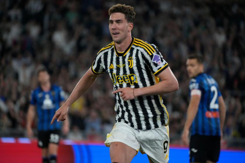 Juventus' Dusan Vlahovic celebrates a goal that was later disallowed during the Italian Cup final soccer match between Atalanta and Juventus at Rome's Olympic Stadium, Wednesday, May 15, 2024. (AP Photo/Gregorio Borgia)