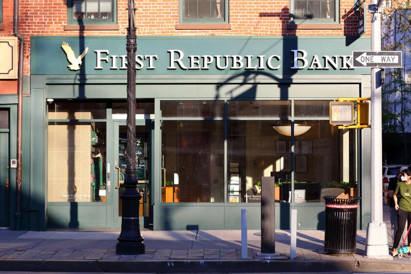 First Republic Bank, 442 6th Avenue, New York, NYC storefront photo of a bank branch in the Greenwich Village neighborhood of Manhattan