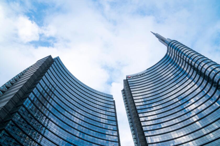 UniCredit Italy 575