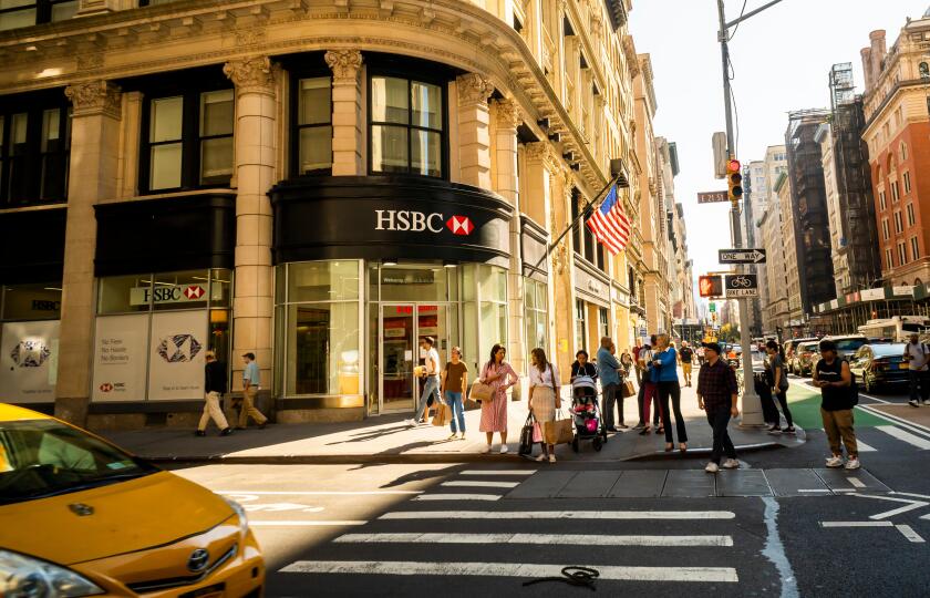 People cross in front of an HSBC bank in the Flatiron District in New York on Tuesday, September 17, 2019. (© Richard B. Levine)