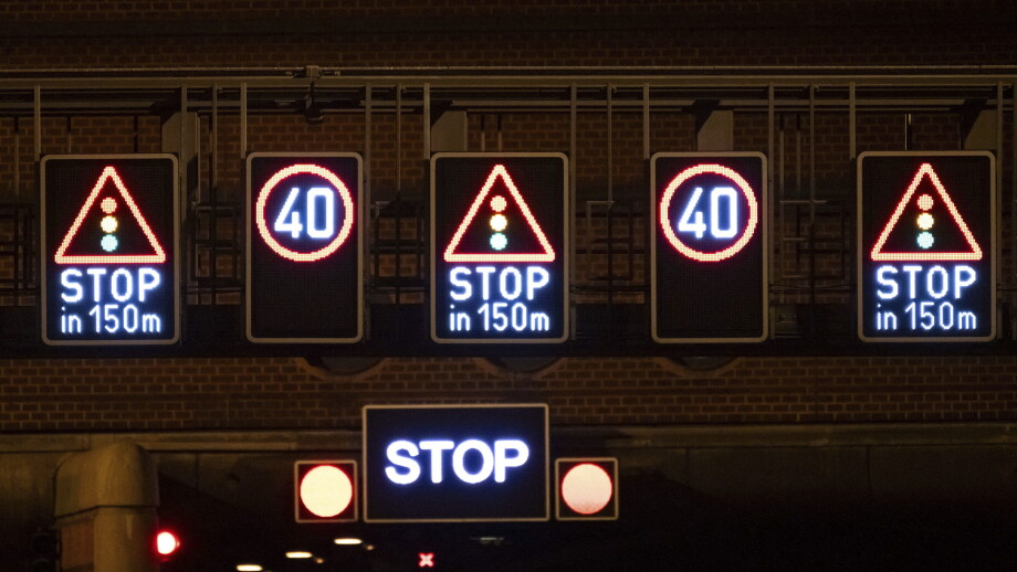 Hamburg, Germany. 13th Mar, 2025. Numerous illuminated signs with inscriptions such as Stop or a red cross indicate the closure of the Elbe Tunnel. A warning strike at the tunnel operations center has paralyzed traffic in Hamburg's Elbe Tunnel. Credit: Jo