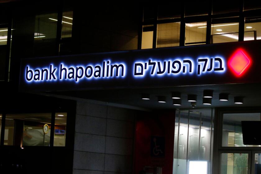 das Logo der Marke/ the logo of the brand "Bank Hapoalim", Tel Aviv, Israel (nur fuer redaktionelle Verwendung. Keine Werbung. Referenzdatenbank: http