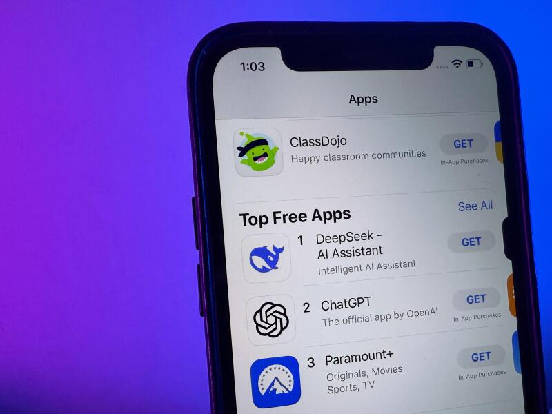 Cupertino, USA. 27th Jan, 2025. The Chinese AI app DeepSeek in Apple's us App Store on an iPhone 12. In the ranking of free apps, DeepSeek was even ahead of ChatGPT from OpenAI. Credit: Christoph Dernbach/dpa/Alamy Live News