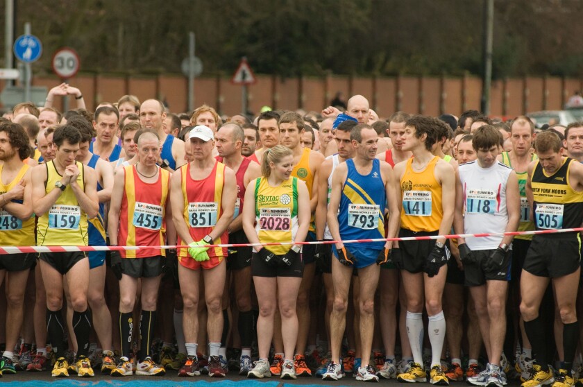 run runner runners running jog jogger joggers jogging exercise exercising physical exercise fit fitness keep keeping marathon ma