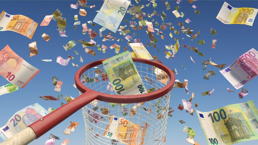 Catching Euro notes with the landing net