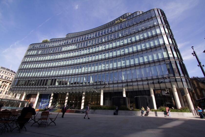 100 Liverpool Street, Broadgate, London, offices of SMBC Sumitomo Mitsui Banking Corporation, BMO Financial group, Peel Hunt LLP, RPMI Railpen Railways Pension Scheme, and Milbank LLP