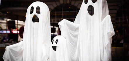In celebration of Halloween, shops across London are brimming with pumpkins, decorations, and costumes, setting a festive atmosphere throughout the city. Credit: Sinai Noor/Alamy Live News