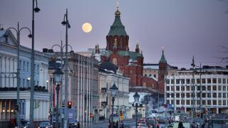 01.03.2018, Helsinki, , Finland - City view with the Uspenski Cathedral in the evening at full moon. 00S180301D239CAROEX.JPG [MODEL RELEASE: NO, PROPE