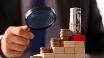 Hand businessman in suit hold quarter