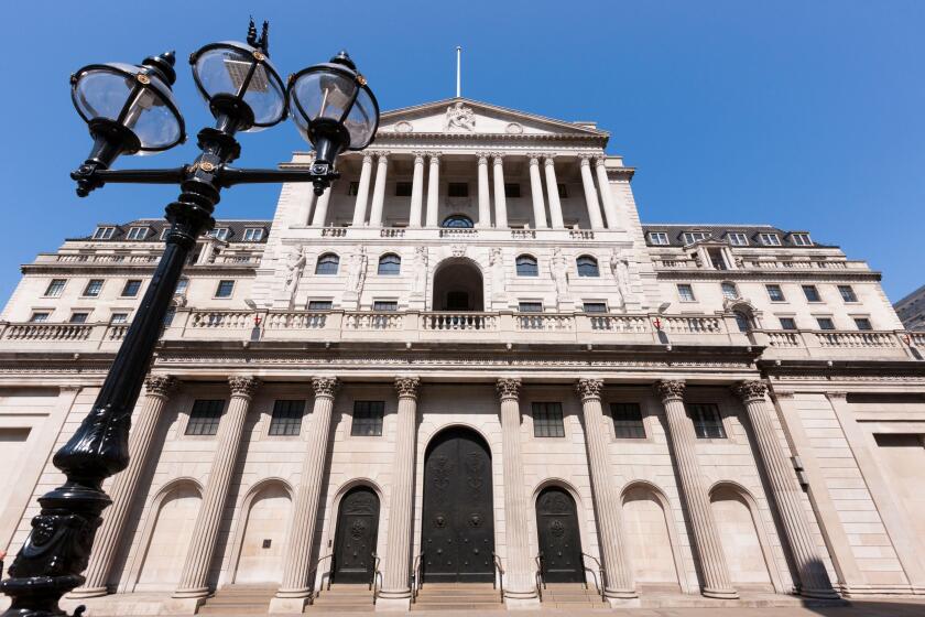 Front facade of the Bank of England building on Threadneedle St, London, EC2R 8AH. The bank controls interest rates for the UK. (118)