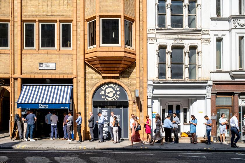 People Queueing At The Dilieto Sandwich Bar, Fleet Street, London, UK.