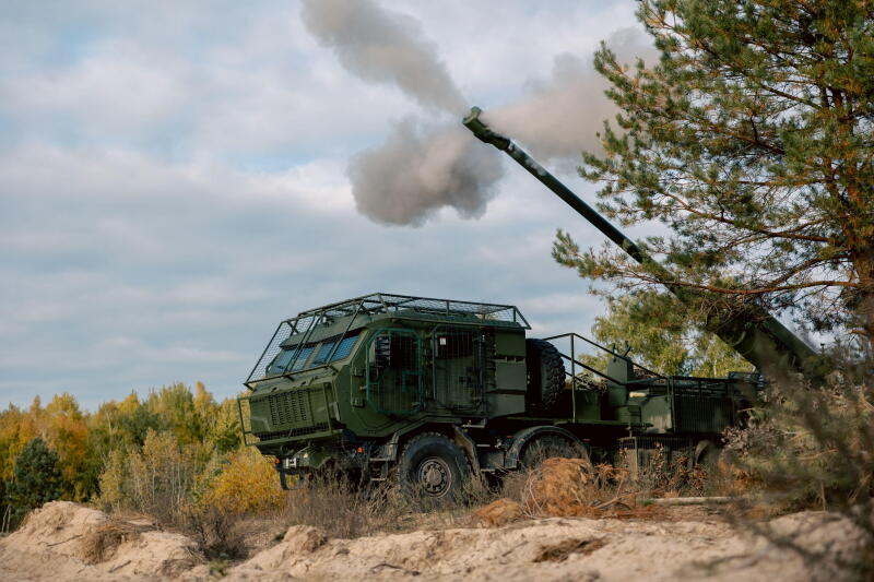 self-propelled artillery mount fires. self-propelled artillery fire