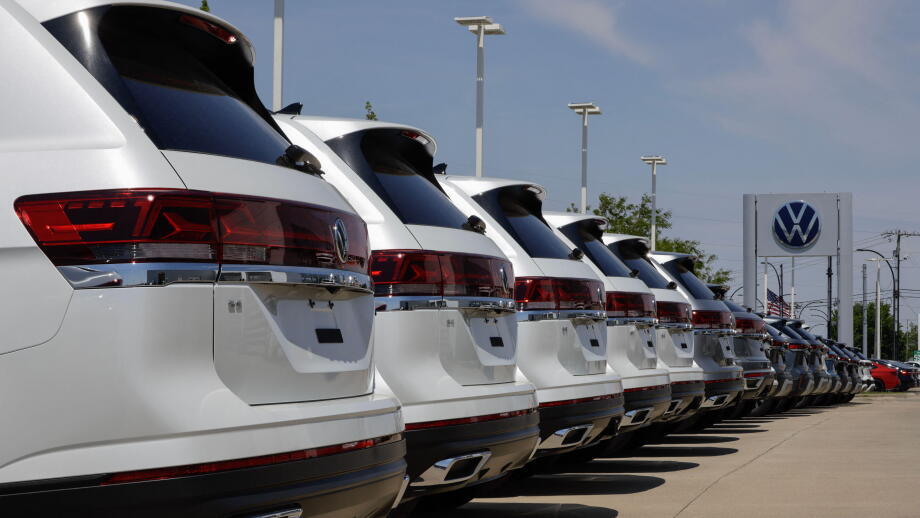 Lafayette - May 12, 2026: Volkswagen Atlas Family SUV display. VW offers the Atlas in SE, Peak Edition, SEL, and SEL Premium R-Line models. MY:2026
