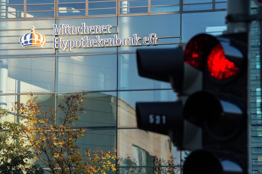 Munich, Germany. 26th Oct, 2014. the facade of Muenchner Hypothekenbank eG headquarters in Munich, Germany, 26 October 2014. The Muenchner Hypothekenbak is the only Germany bank that failed in the banking tests by the European Central Bank (ECB). However,