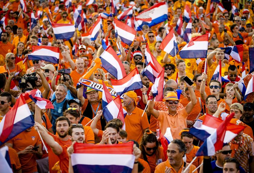 Al Rayyan, Qatar. 25th Nov, 2022. QATAR - Orange fans during a fan walk ahead of the FIFA World Cup Qatar 2022 match between the Netherlands and Ecuador at the Khalifa International Stadium on November 25, 2022 in Al-Rayyan, Qatar. ANP KOEN VAN WEEL Credi