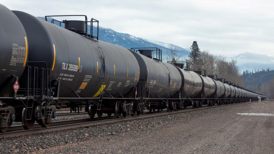 A line of DOT-111 railroad tanker cars, on the tracks at the BNSF train yard, in the town of Troy, Montana

Burlington Northern and Santa Fe Railway w
