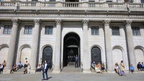 Entrance to the Bank of England on Threadneedle Street in the City of London, historic financial landmark and central banking institution.