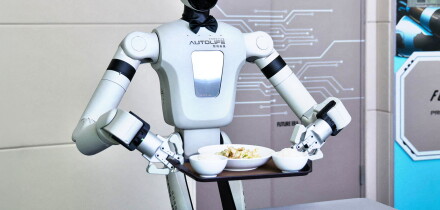 robot_3F7D8M5.jpg