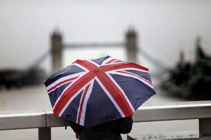 Pic shows: Back to work January 2nd after holiday break today coming over London Bridge


We weather hit the capital in the morning.




Pic by Gavin 