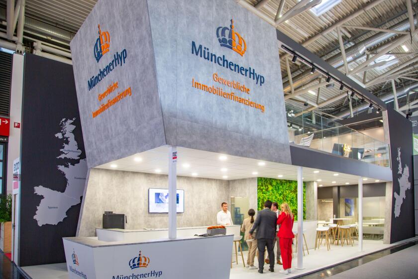 MuenchenerHyp Hires 57