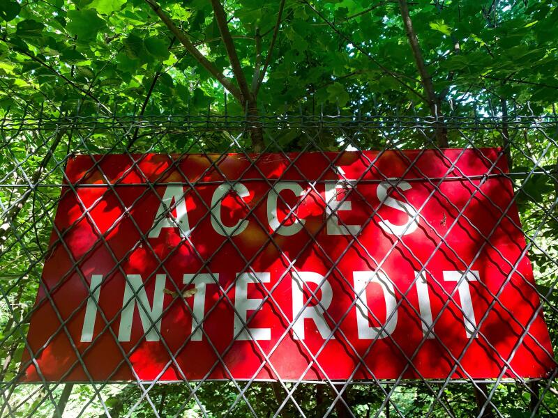 Prohibited area, Fences, Bron, France
