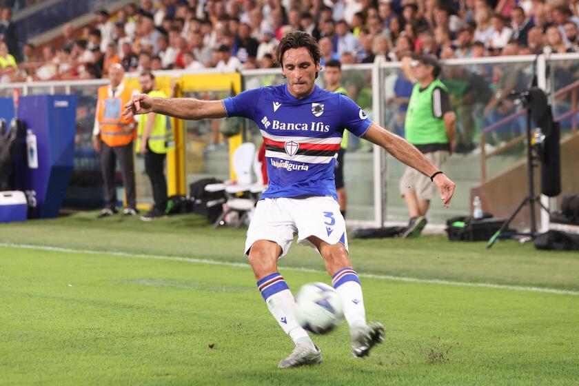 August 22, 2022, Genoa, Ligury, Italy: Italy, Genova, aug 22 2022: Tommaso Augello (Sampdoria defender) cross shot in the first half during soccer game SAMPDORIA vs JUVENTUS FC, Serie A Tim 2022-2023 day2 Ferraris stadium (Credit Image: © Fabrizio Andrea 