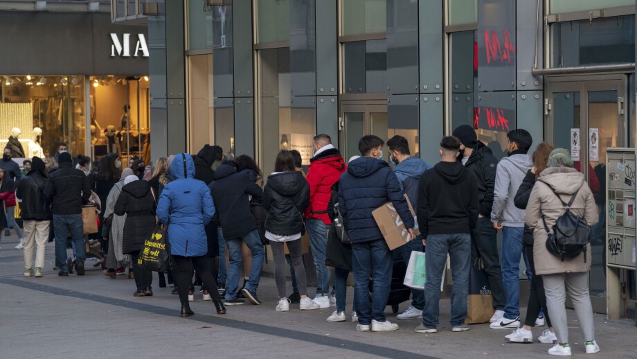 Shopping street Limbecker Strasse, long queues in front of some shops, here a fashion chain, pedestrian zone, full, many people shopping, some with ma