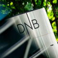 Oslo 20240910. The logo of the Norwegian Bank DNB outside head offices in Bjorvika. Today it became known that DNB will cut staff, and the bank announces that 500 positions will be cut.
Photo: Fredrik Varfjell / NTB