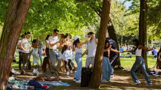 Milano, Italia. 06th Apr, 2026. Milanesi festeggiano Pasquetta al Parco SempioneMilano - Italia - Cronaca Lunedi, 06 Aprile, 2026 (Foto di Marco Ottico/Lapresse) Milanese celebrate Easter Monday at Sempione Park Milan - Italy - News Monday, 06 April, 2026
