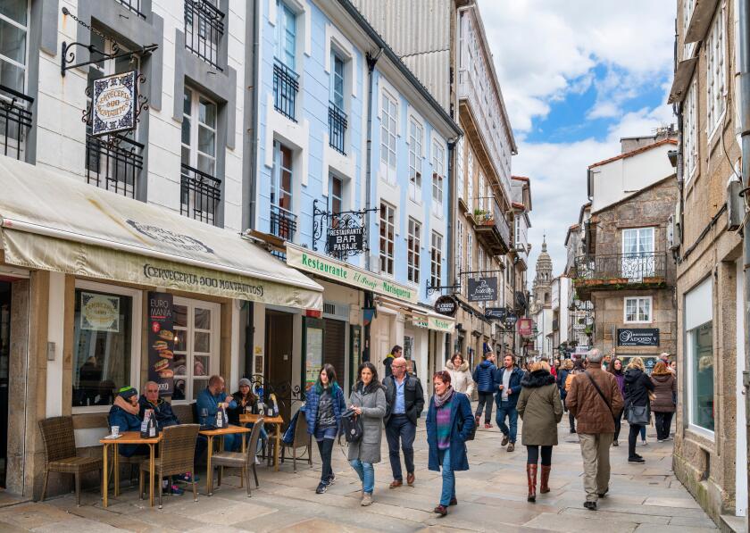 Cafes, bars and shops on Rua do Franco in the old town, Santiago de Compostela, Galicia, Spain