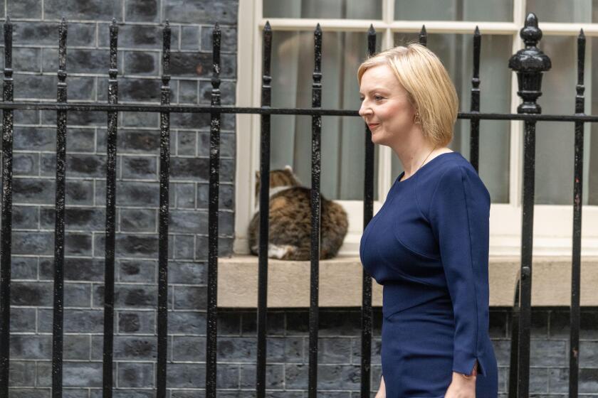 London, UK. 23rd Sep, 2022. Liz Truss, Prime Minister, leaves 10 Downing Street for the financial statement, mini budget Credit: Ian Davidson/Alamy Live News