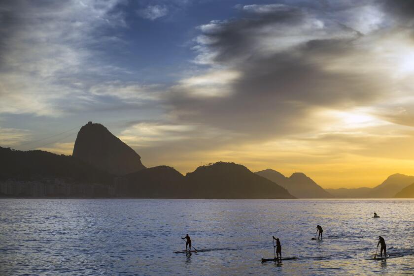 Pratica de SUP Stand Up Paddle na Praia de Copacabana ao amanhecer. Image shot 07/2015. Exact date unknown.