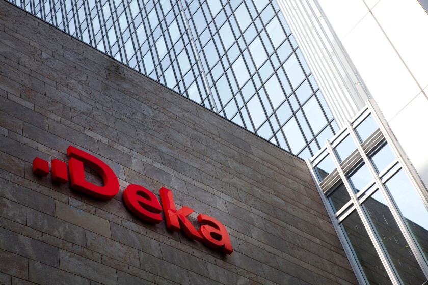 Exterior view with logo, Deka Bank headquarters, Frankfurt am Main, Hesse, Germany, Europe