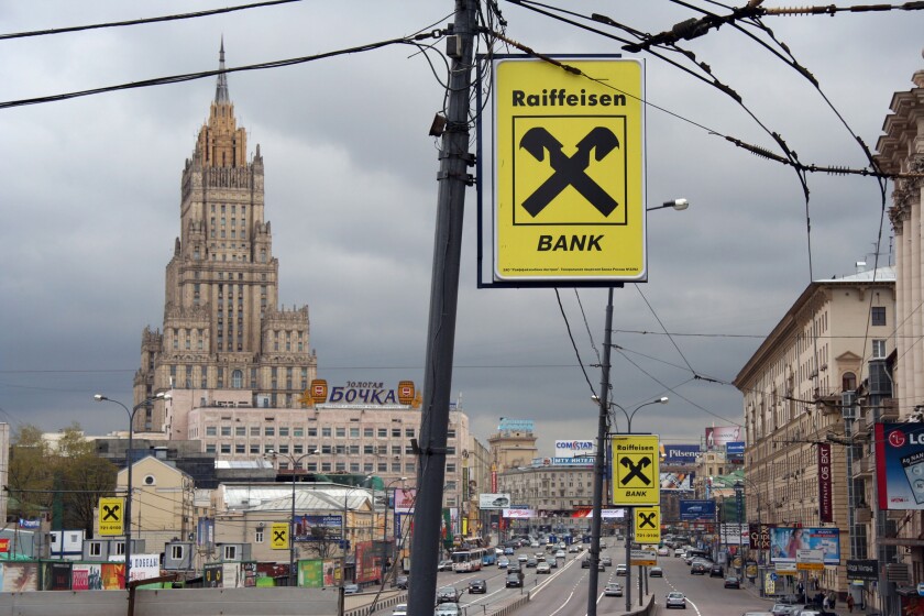 Moscow, the Werbeplakte RAIFFEISEN Bank