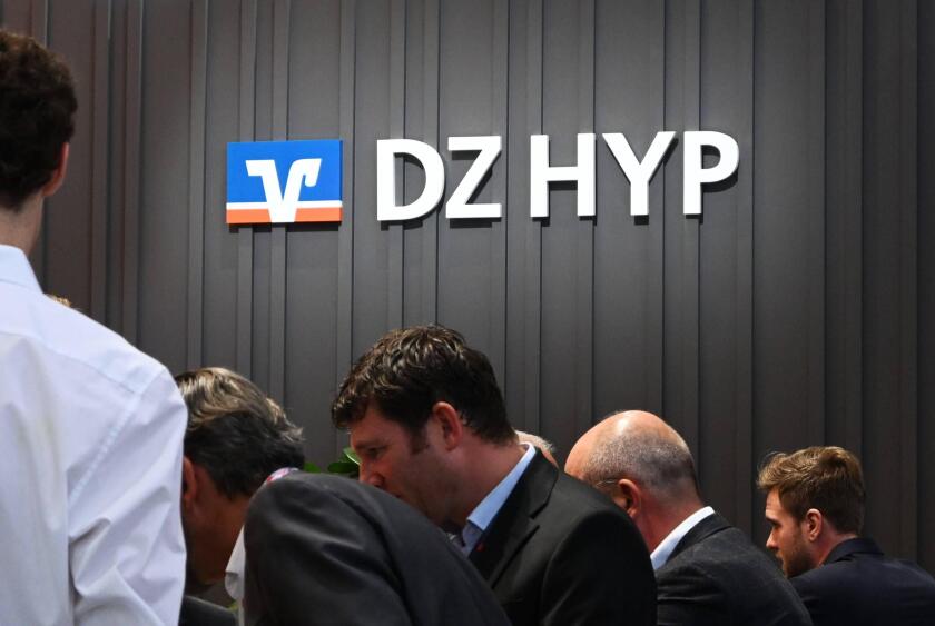 Die EXPO REAL ist die grosste internationale Fachmesse fur Immobilien und Investitionen in Europa. Sie wird seit 1998 jahrlich Anfang Oktober auf dem Gelande der Munchner Messe von der Messe Munchen GmbH veranstaltet. Foto: Messestand DZ Hyp AG, Immobilie