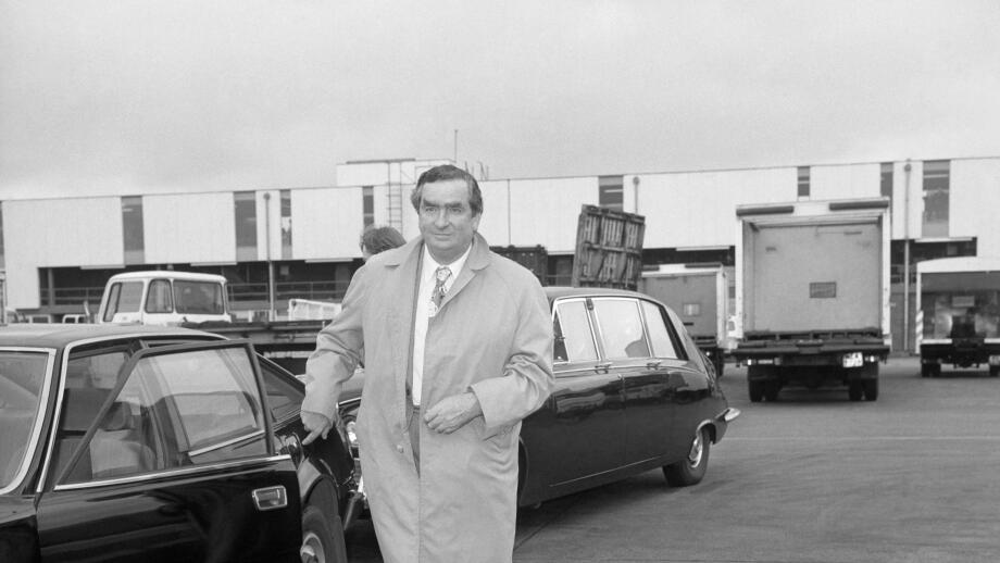 Mr Denis Healey, the chancellor of the exchequer, at Heathrow Airport today to board a Concorde flight for talks in Washington with international Monetary Fund officials, and to attend a meeting of the interim committee of the IMF.