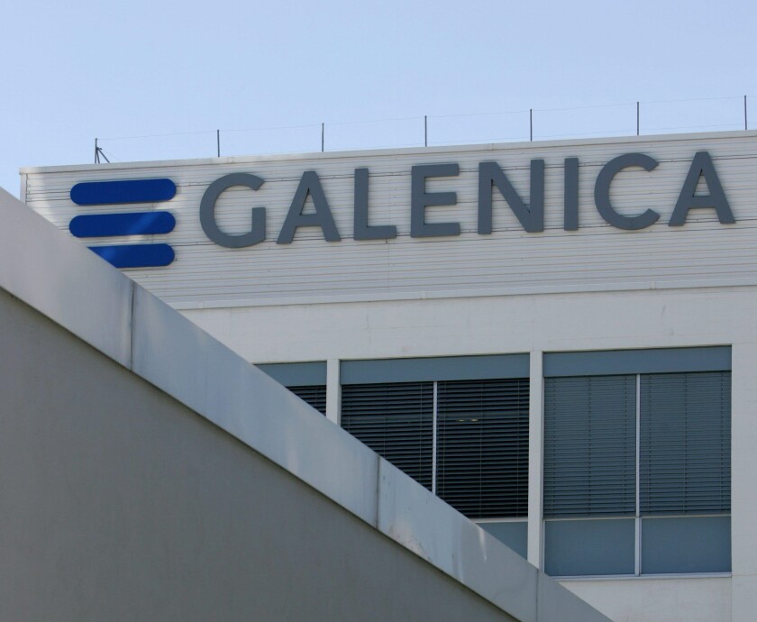 ARCHIVE --- Logo von Galenica, am Gebaeude des Tochterunternehmens Vifor in Villars-sur-Glane bei Fribourg Sued, aufgenommen am 18. August 2004. Die Berner Pharmagruppe Galenica stoesst in neue Dimensionen vor. Sie will das kanadische Pharmaunternehmen As