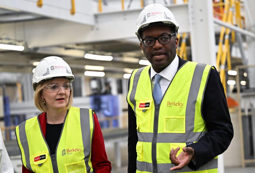 British Prime Minister Liz Truss and Chancellor of the Exchequer Kwasi Kwarteng visit Berkeley Modular, in Northfleet, Kent, Britain, September 23, 2022. REUTERS/Dylan Martinez/Pool